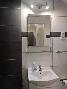 Neu Maisonette Haus jedes Zimmer mit eigenem Bad 7 Betten, Schlafen wie im Hotel mit Einbauküche