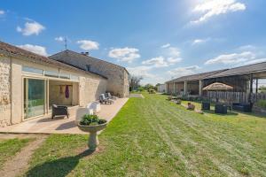 Maisons de vacances Gite de Groupe piscine interieure : photos des chambres