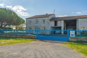 Maisons de vacances Gite de Groupe piscine interieure : photos des chambres