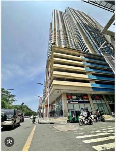Condo In front of US Embassy Studio Unit with 2 Double Beds