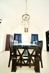 Red Bee by Red Rabbit Resort