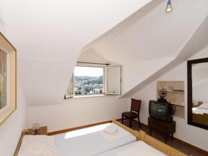 Guest House Misita - One Bedroom Apartment with Balcony and Sea View