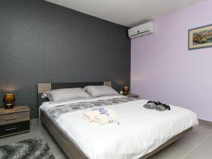 Apartment Lapad Bay- Luxury Two-Bedroom Apartment with Balcony Black-Ivani evi