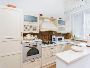 Villa Marini Dvori - Two-Bedroom Apartment with Terrace