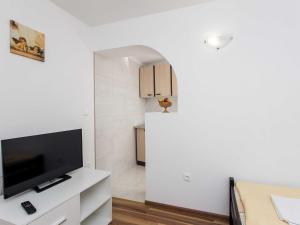 Apartments Djurkovic - Two-Bedroom Apartment with Shared Terrace and Sea View