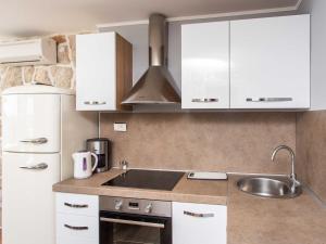 Villa Mirjana - One Bedroom Apartment with Terrace and Sea View Palma