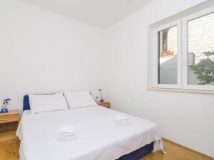 Two-Bedroom Apartment with Terrace and Sea View