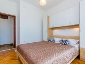 Villa Dalmatian Gem - Two-Bedroom Villa with Terrace and Swimming Pool