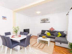 Villa Dalmatian Gem - Two-Bedroom Villa with Terrace and Swimming Pool