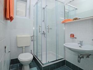 Holiday Home Odiseja- One Bedroom Apartment with Terrace and Sea View