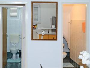 Holiday Home Odiseja- One Bedroom Apartment with Terrace and Sea View