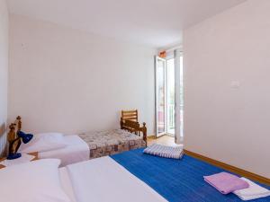 Apartment with balcony and sea view