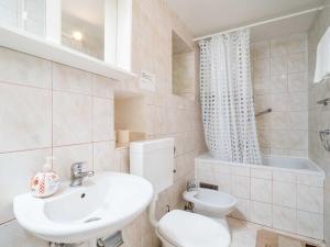 House Ko an-Four Bedroom Villa with Terrace and Swimming Pool