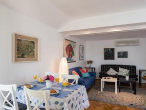 Apartment Dubo - One Bedroom Apartment with Balcony 