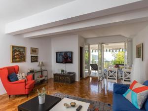 Apartment Dubo - One Bedroom Apartment with Balcony 