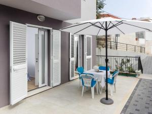 Apartments Villa Karmen - Comfort One-Bedroom Apartment with Terrace Marine