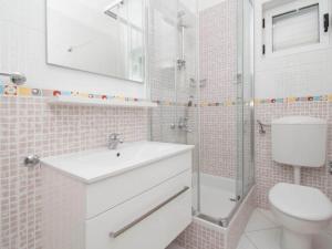 Apartments Antonio - Comfort One-Bedroom Apartment with Balcony and Sea View - 4