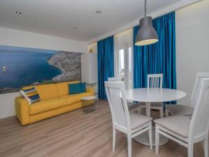 Apartments Antonio - Comfort One-Bedroom Apartment with Balcony and Sea View - 4 