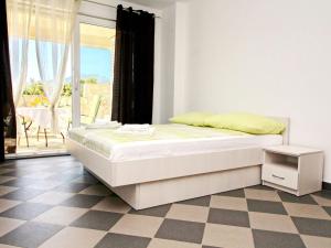 Apartments Gusti - Studio Apartment with Terrace and Sea View