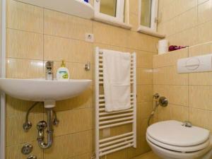 Apartments Gusti - Studio Apartment with Terrace and Sea View