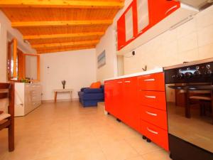 Getaway Beach House-One Bedroom Holiday Home with Terrace and Sea View