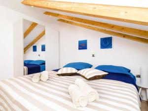 Apartments Knego - Two Bedroom Apartment with Balcony and Sea View