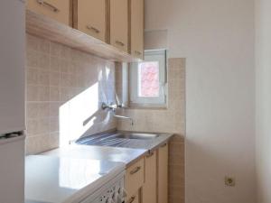 Apartments Nena ST - One Bedroom Apartment with Balcony and Sea View A1