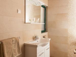 Villa Mirjana - One Bedroom Apartment with Terrace and Sea View Naran a