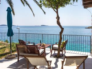 Villa with 1 room and terrace