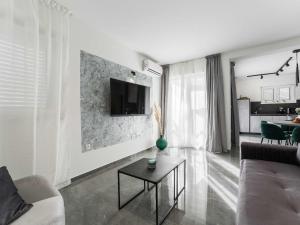 Luxury D Apartments - Luxury Two Bedroom Apartment with Terrace A2