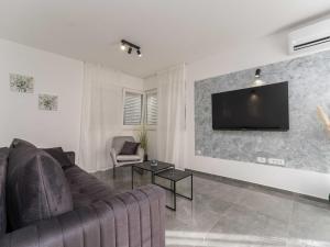 Luxury D Apartments - Luxury Two Bedroom Apartment with Terrace A2