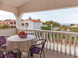 Apartments Hak - Two Bedroom Apartment with Terrace and Sea View