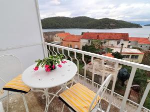 Apartments Nodilo - Comfort One Bedroom Apartment with Balcony and Sea View Apt 3