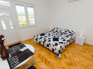 Apartments Ivana TR - Studio with Balcony and Sea View A4