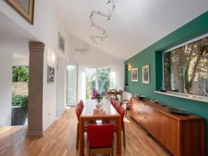 Luxury Suite Jasmin-Two Bedroom Suite with Hot Tub