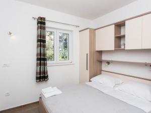 Apartments Villa Ari - Deluxe Three Bedroom Apartment with Balcony and Sea View Second Floor