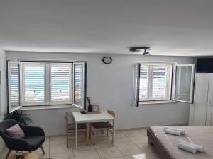 Apartments Matea - Studio with Sea View 2 Adults - tikovica