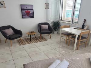 Apartments Matea - Studio with Sea View 2 Adults - tikovica