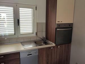 Holiday Home Maja - Four Bedroom Holiday Home with Terrace and Sea View