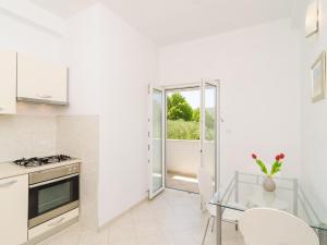 Apartments & Rooms Bari i - Studio Apartment with Balcony and Garden View First Floor -APT 9