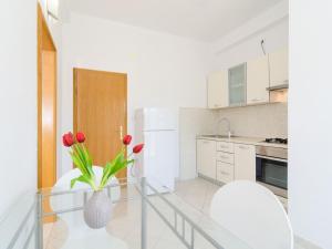 Apartments & Rooms Bari i - Studio Apartment with Balcony and Garden View First Floor -APT 9