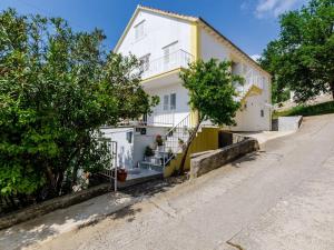 Villa Bind - Comfort Double Room with Patio and Garden View R4