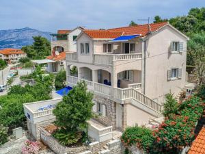 Apartments Ivo - Three bedroom apartment with terrace and sea view A1