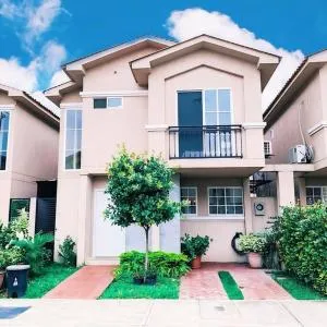 Casa en Urbanización con Piscina Privada - Soledad
