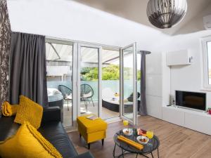 Apartment Velvet - Studio Apartment with Hot Tub