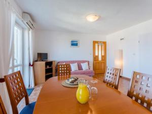 Villa Stella - Two Bedroom Apartment with Balcony and Sea View Carla