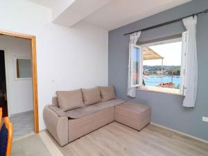 Apartments Radojkovi Lumbarda - Comfort Two Bedroom Apartment with Terrace and Sea View A2