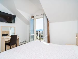 Villa Samba - Standard One-Bedroom Apartment with Balcony and Sea View