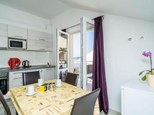 Villa Samba - Standard One-Bedroom Apartment with Balcony and Sea View