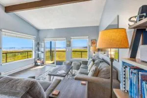 Pelican's Perch #32 - Моклипс